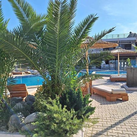 Hotel Palmera Сарти Екстериор снимка