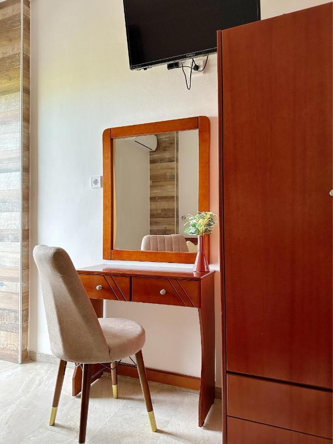 Hotel Palmera Сарти Екстериор снимка
