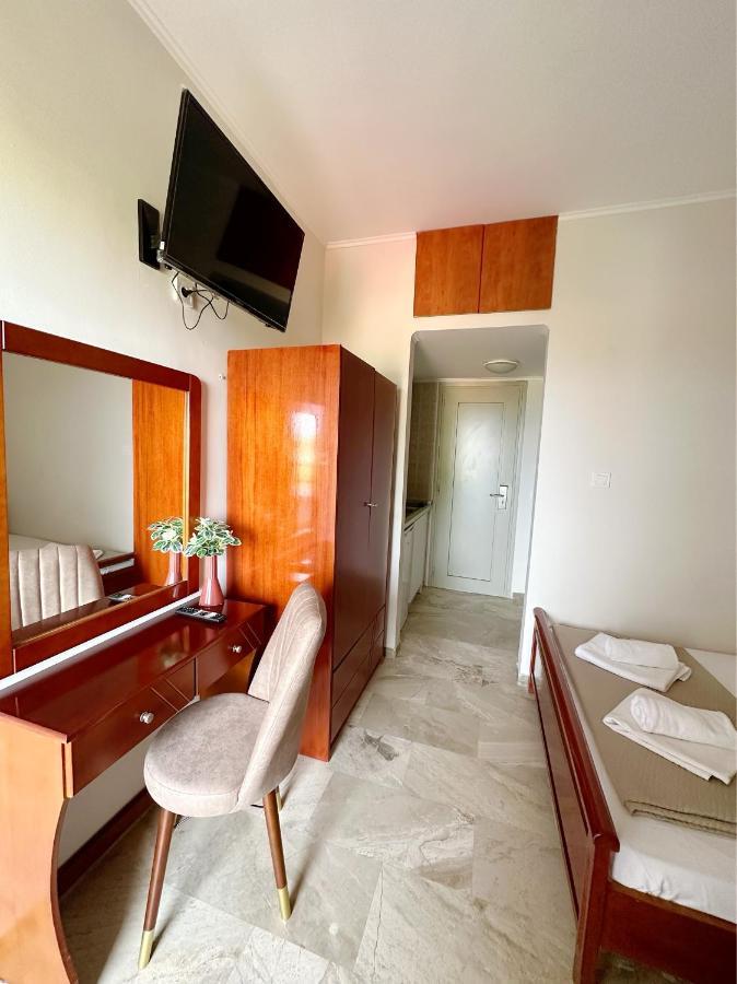 Hotel Palmera Сарти Екстериор снимка